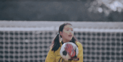 守门员 少女 比赛 海街日记 电影 足球 运动 开球