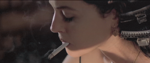 莫妮卡·贝鲁奇 《西西里的美丽传说》忧愁 吸烟