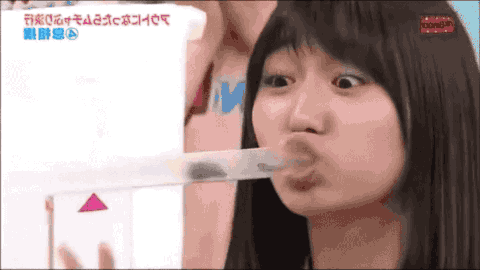 日本妹子 玩游戏 吹管子 搞笑