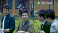 帅哥 讨论 奔跑 搞笑