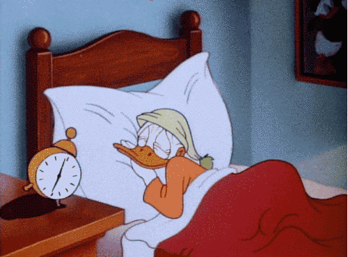 卡通 闹钟 睡觉 枕头