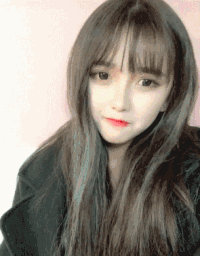 美女 可爱 长发飘飘 红唇 噘嘴