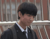 王俊凯 歪头 穿校服 背书包