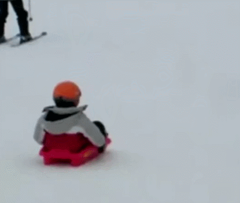 孩子 滑雪 撞倒 搞笑