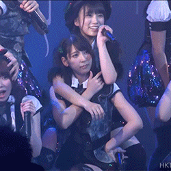 美女 舞臺 表演 唱歌