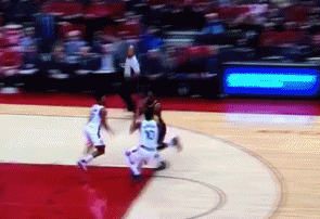 詹姆斯 2+1 篮球 NBA 拉不住 霸气 激烈对抗 帅气过人 劲爆体育