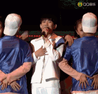 王源 演唱会 玩游戏 小清新 活力 明星爱豆