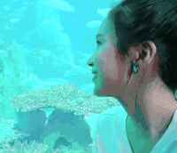 侧脸 微笑 直视 美女