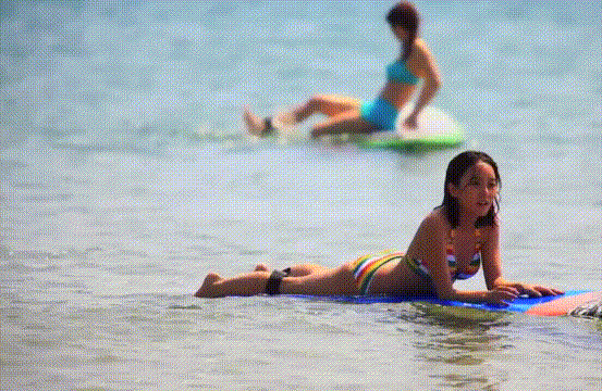 比基尼 美女 游玩 冲浪板