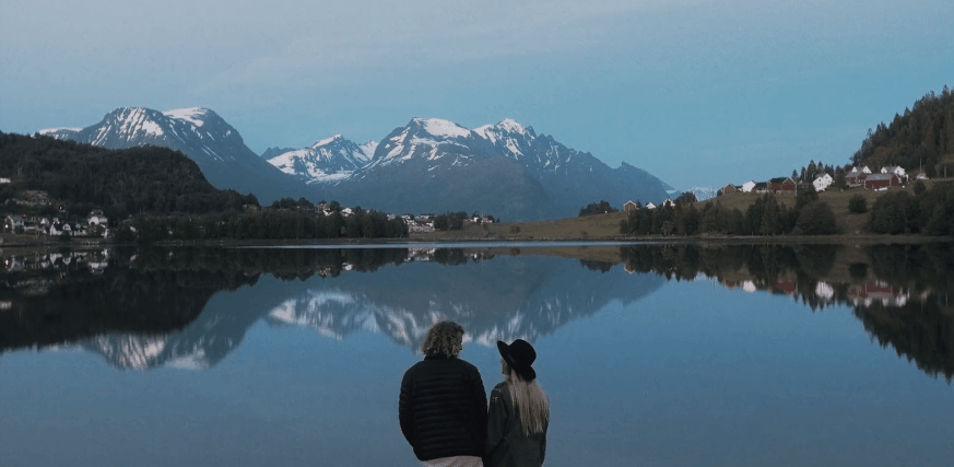 北欧 平静 挪威 旅行的意义-挪威之旅 游客 湖面 雪山 风景