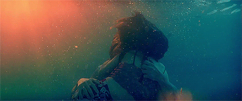 水中 拥吻 浪漫 唯美