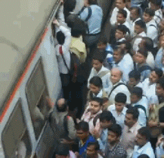 人群 拥挤 火车 移动