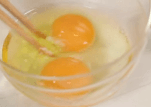 鸡蛋 搅拌 筷子 碗