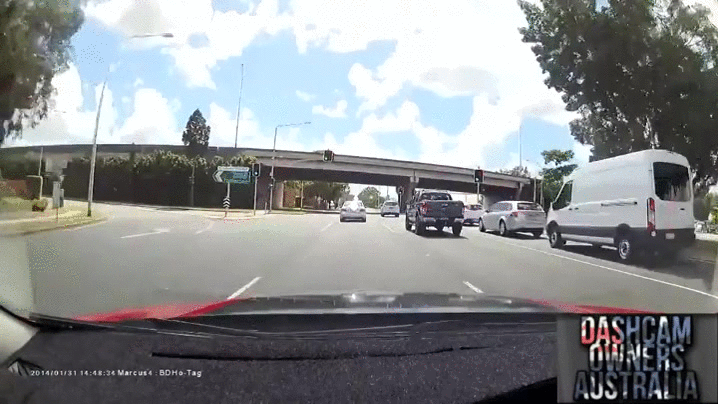公路 开车 撞车 事故