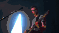 酷玩乐队 Coldplay 弹奏 陶醉 投入