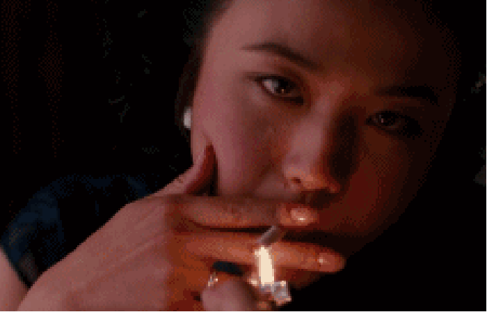 美女 手指 打火机 吸烟