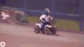 直升机  比赛 车 行驶 摔
