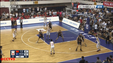 篮球比赛 中国蓝队68-66澳大利亚明星 孩子 欢呼