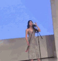 女子  舞台  长笛  表演