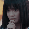 美女 摸嘴唇 思考人生 眼神
