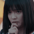 美女 摸嘴唇 思考人生 眼神