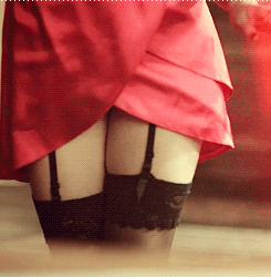 美女 红色睡衣 性感 黑色丝袜