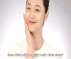 女人 摸脸 皮肤好 微笑