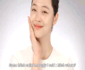 女人 摸脸 皮肤好 微笑