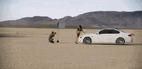 沙漠 汽车 模特 拍照