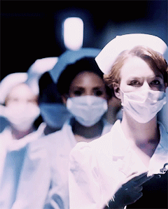 护士 排成排 口罩 白衣服