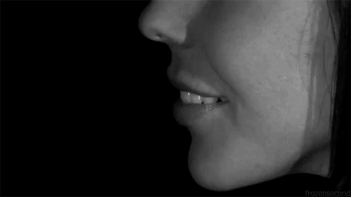 美女 笑容 亲吻 爱情