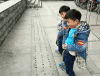 小屁孩 搞笑 雷人 喝尿