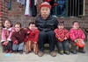 萌娃 坐一排 笑容 帽子