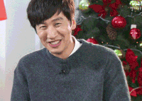 李光洙 微笑 手指心 开心