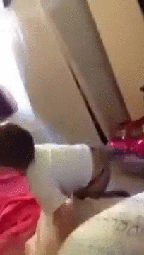 调皮 小破孩 挨打 母子