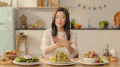 美女 食物 桌子 搞笑