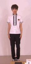 帅哥 白衣服 摆造型 叉腰