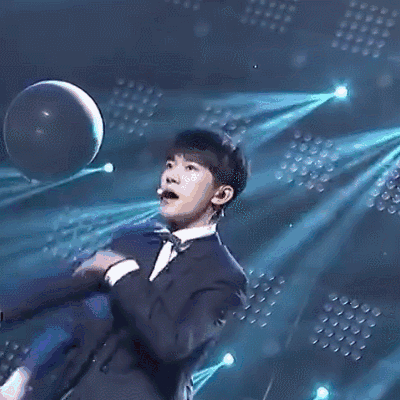 易烊千璽 TFBOYS 帥哥 唱歌 燈光