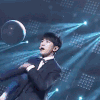 易烊千玺 TFBOYS 帅哥 唱歌 灯光