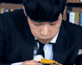 张艺兴 吃货 红薯 吃吃吃 萌萌哒 明星爱豆
