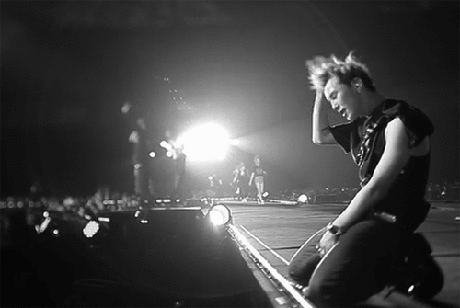 G-Dragon 舞台 灯光 跪地