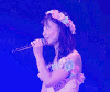 女孩 唱歌 侧脸 带花环