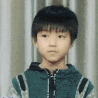 王俊凯 小时候 眨眼 严肃脸