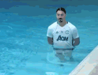 水池 胡须 在水里走 微笑