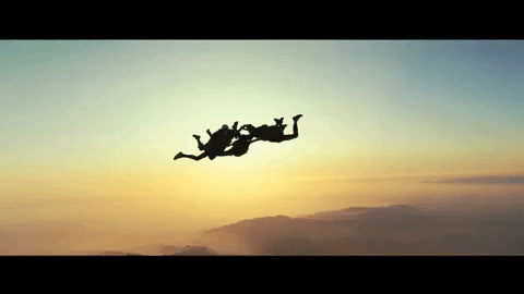 亚当·斯科特 skydiving 黄昏 跳伞