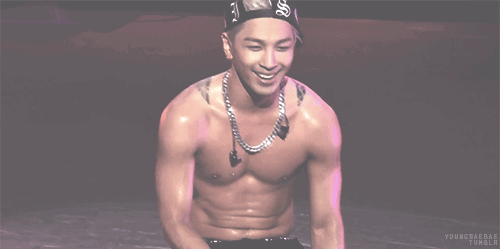 BIGBANG 半裸 肌肉男 大笑