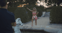 MV Taylor&Swift blank&space 动作 手机 扔 水池