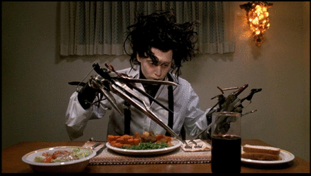 剪刀手爱德华 Edward Scissorhands movie 爱德华 约翰尼·德普 吃饭 青涩 不熟练