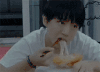 tfboys 王俊凯 午休吃货时间 呆萌 静止 搞笑 爱豆