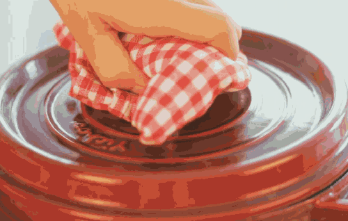 一厨作 冒烟 料理制作 番茄 米饭 美食 锅盖